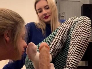 Sexy blonde enjoys foot fetish