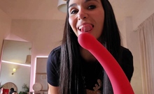 Cute amateur webcam teen girl toying pussy on webcam