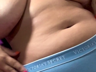 Big boob brunette masturbates on webcam