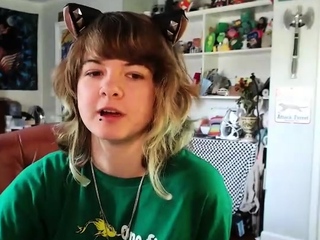 Hot amateur webcam teen masturbates for their fans