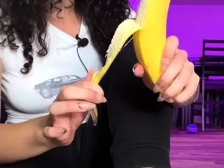 Amateur hottie solo masturbation