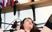 Big boob brunette masturbates on webcam