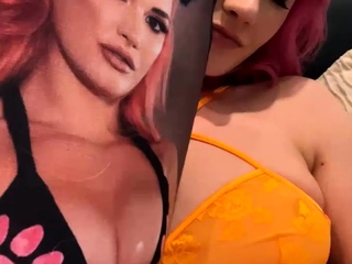 amateur blonde solo webcam