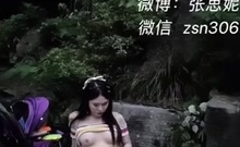 Zhang Sini Risky Masturbation In Public With Helping Hand